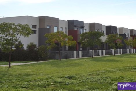 8 Kooyong Cl, Officer, VIC 3809