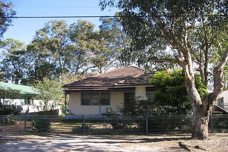 Property photo of 18 Murrumbong Road Summerland Point NSW 2259