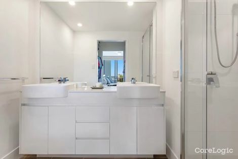 Property photo of 209/15 Compass Drive Biggera Waters QLD 4216