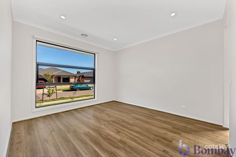 Property photo of 18 Tuxworth Drive Kalkallo VIC 3064