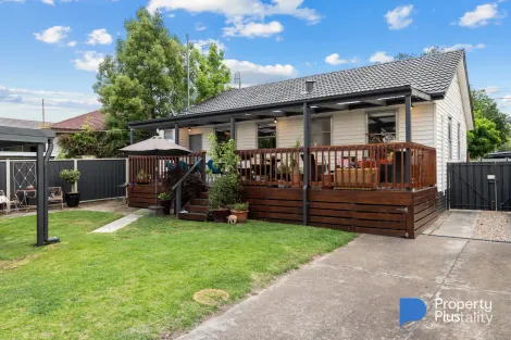 19 Mackenzie St W, Golden Square, VIC 3555