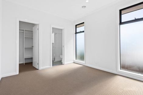Property photo of 11 Butina Crest Pakenham VIC 3810