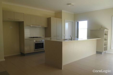 Property photo of 7 Asthima Way Caroline Springs VIC 3023