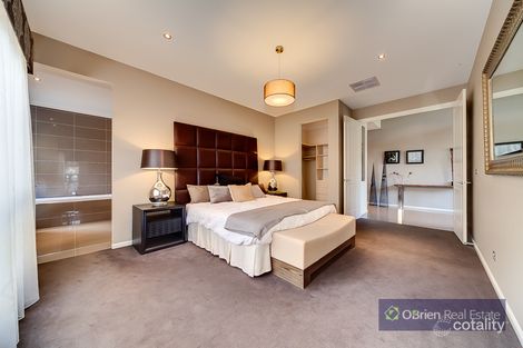 Property photo of 8 Red Maple Drive Cranbourne West VIC 3977