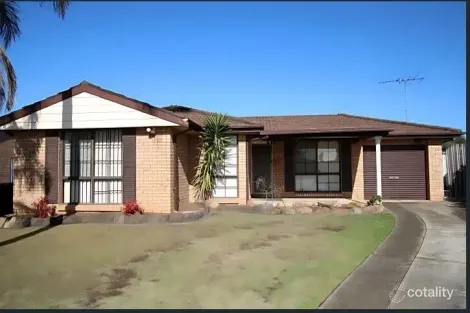 13 CHESHAM PL, PLUMPTON, NSW 2761