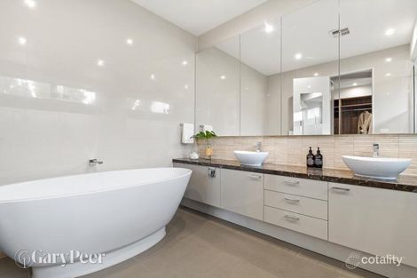 Property photo of 3B Leaburn Avenue Caulfield North VIC 3161