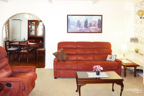 Property photo of 2 Malumba Crescent Kooringal NSW 2650