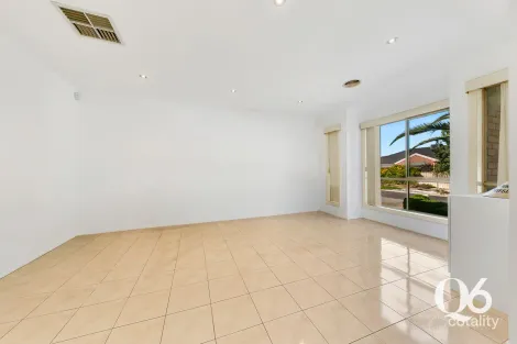 Property photo of 21 Sunnybrae Circuit Cairnlea VIC 3023