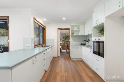 Property photo of 4 Schoales Place Stirling ACT 2611