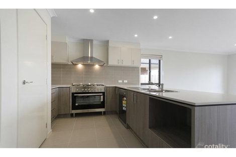 Property photo of 33 Whitfords Drive Armstrong Creek VIC 3217