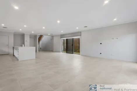 Property photo of 10 Trainers Way Clyde North VIC 3978