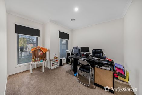 Property photo of 8 Bodhran Place Lynbrook VIC 3975