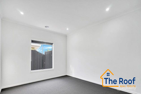 Property photo of 30 Riverside Concourse Cobblebank VIC 3338