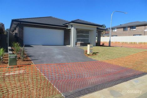 9 Mcmaster Ave, Middleton Grange, NSW 2171