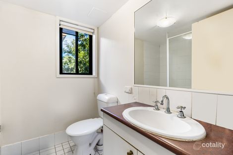 Property photo of 10/27 Chester Terrace Southport QLD 4215