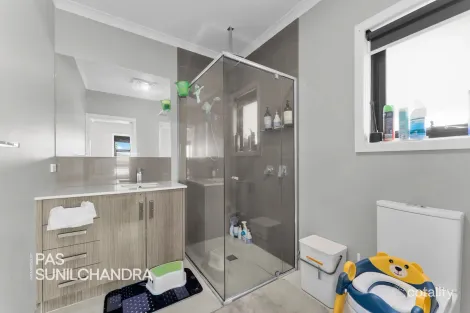 Property photo of 14 Chambers Crescent Cranbourne North VIC 3977