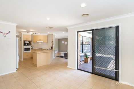 Property photo of 16 Kanmore Crescent Hillside VIC 3037