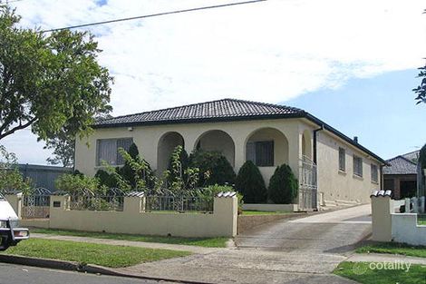 165 Wangee Rd, Greenacre, NSW 2190