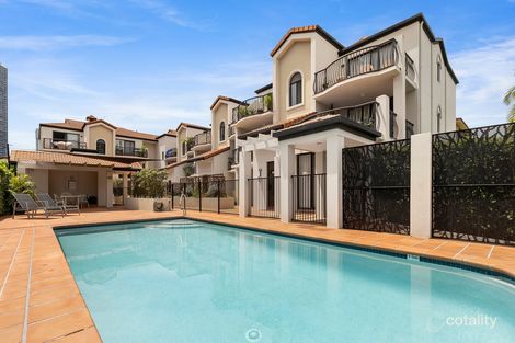 4/33-37 Lenneberg St, Southport, QLD 4215