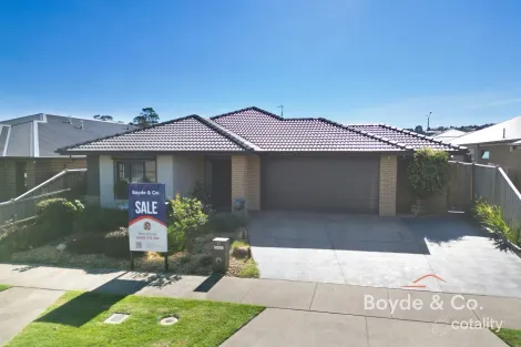 Property photo of 11 Cinnamon Street Drouin VIC 3818