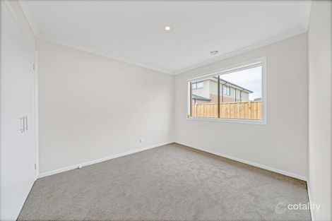 Property photo of 16 Midfield Way Clyde VIC 3978