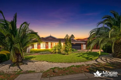 8 Tiffany Cres, Roxburgh Park, VIC 3064