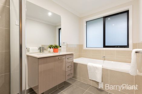 Property photo of 40 Burnham Crescent Keysborough VIC 3173
