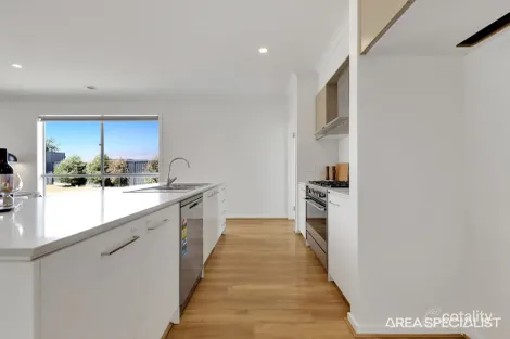 Property photo of 4 Roscoe Avenue Kalkallo VIC 3064