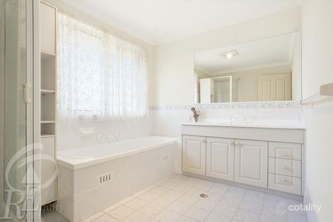 Property photo of 5 Aylsham Close Chipping Norton NSW 2170