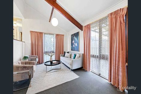 Property photo of 18 Regnans Avenue Endeavour Hills VIC 3802