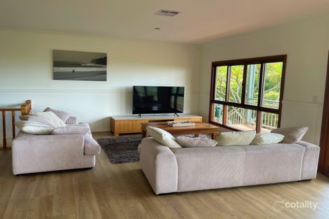 Property photo of 36 Wavecrest Drive Castaways Beach QLD 4567
