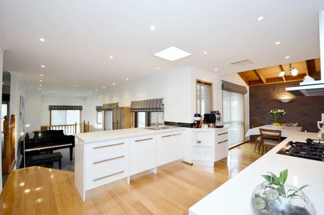 Property photo of 5 Hove Place Craigieburn VIC 3064