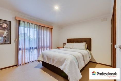 Property photo of 1 Rutherglen Way Taylors Lakes VIC 3038