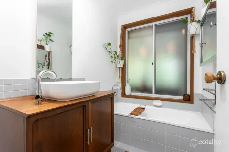 Property photo of 8 Greenfield Rise Aberfoyle Park SA 5159