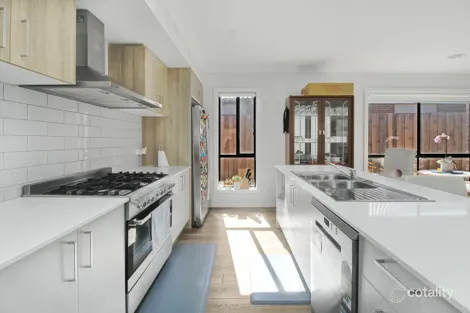 Property photo of 18 Bottlebrush Way Lucknow VIC 3875
