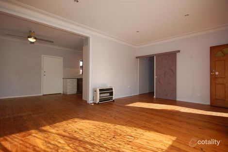 Property photo of 14 Killara Avenue Mount Austin NSW 2650