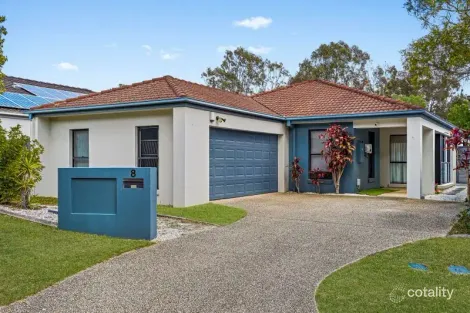 8 BLACKWATTLE CCT, ARUNDEL, QLD 4214