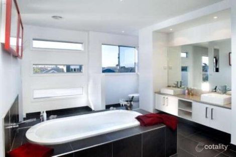 Property photo of 28 Wetlands Boulevard Williams Landing VIC 3027
