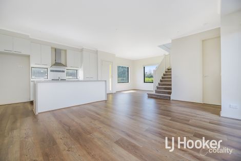 Property photo of 54 Edgeware Close Pakenham VIC 3810