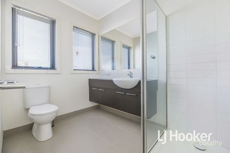 Property photo of 54 Edgeware Close Pakenham VIC 3810
