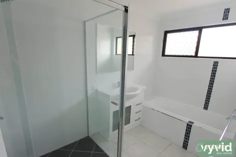Property photo of 2/3 Gidgee Court Kin Kora QLD 4680
