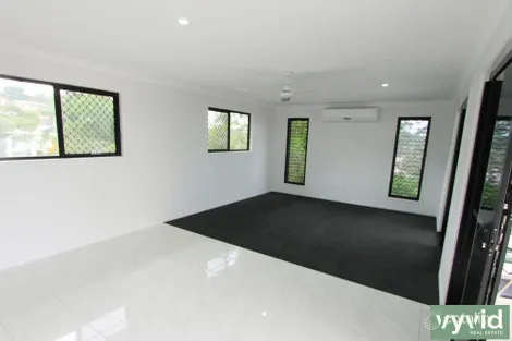 Property photo of 2/3 Gidgee Court Kin Kora QLD 4680