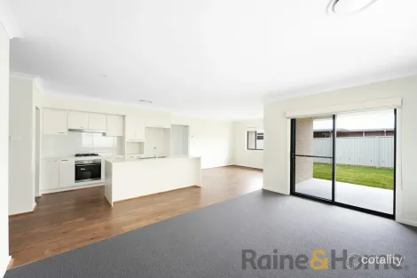 Property photo of 79 Biscay Circuit Menangle Park NSW 2563