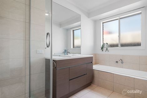 Property photo of 4 Hyde Park Walk Mooroolbark VIC 3138