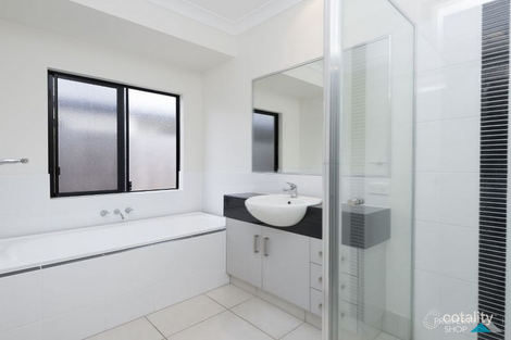 Property photo of 8 Liontown Way Trinity Park QLD 4879