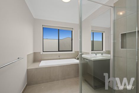 Property photo of 10 Petkell Parade Grovedale VIC 3216