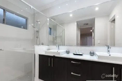 Property photo of 102 Sapphire Chase Wellard WA 6170
