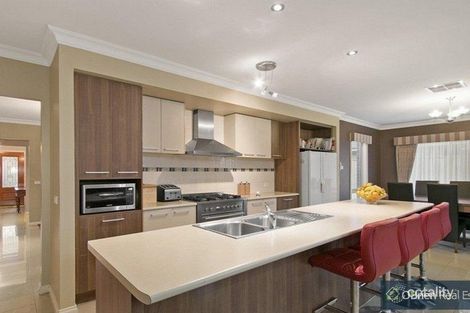 Property photo of 32 Marsh Grove Berwick VIC 3806