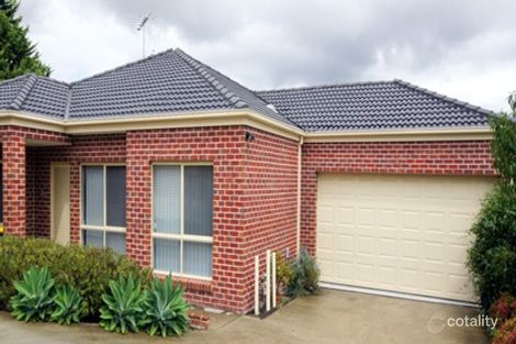 Property photo of 2/11 Smethurst Avenue Pakenham VIC 3810