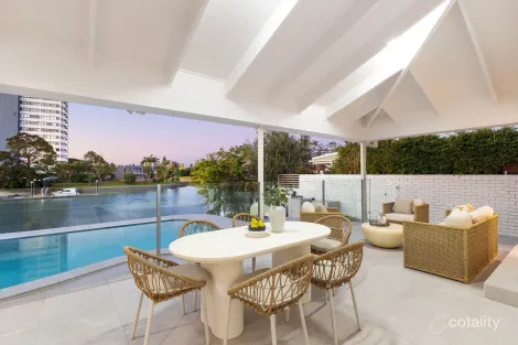 16 Sailaway St, Mermaid Waters, QLD 4218